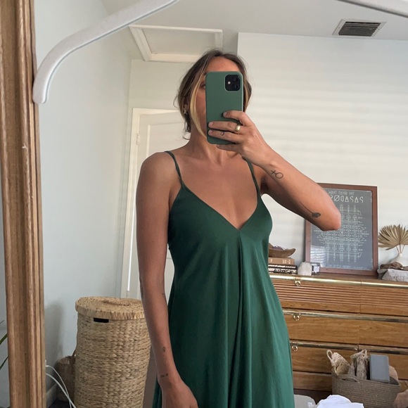 Dresses & Skirts - Green maxi dress small